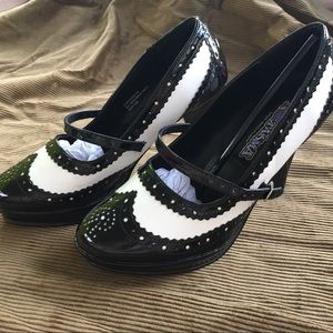 Funtasma Contessa Retro Pumps